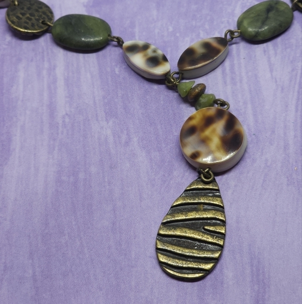 Coldwater Creek Spotted Shell Necklace - Picture 3 of 8